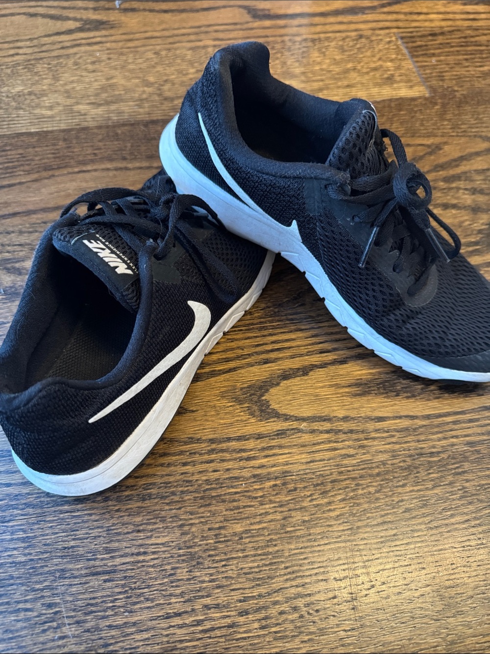 Nike Kids Black White Running Training Sneakers Athletic Shoes Size 7